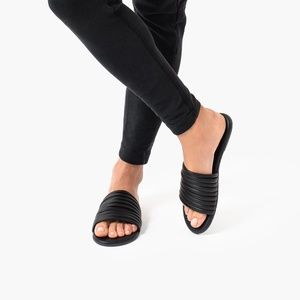 Tkees Caro Sandal